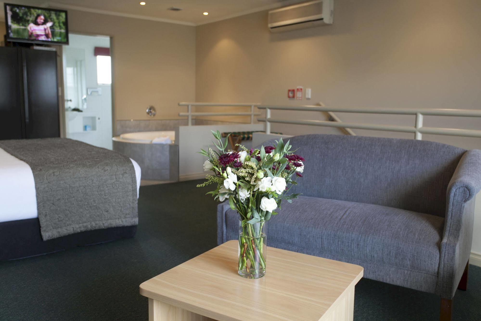 Cornwall Motor Lodge Palmerston North Dış mekan fotoğraf